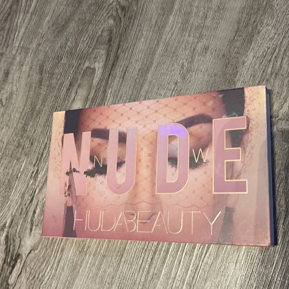 HUDA BEAUTY
The New Nude Eyeshadow Palette